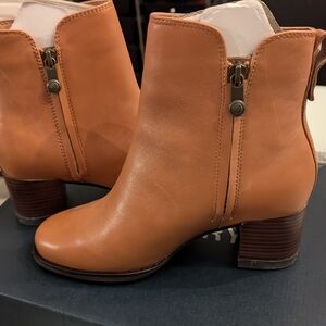 Woman's Seaport Sperry Tan Leather Ankle Boots Size 6 Wide